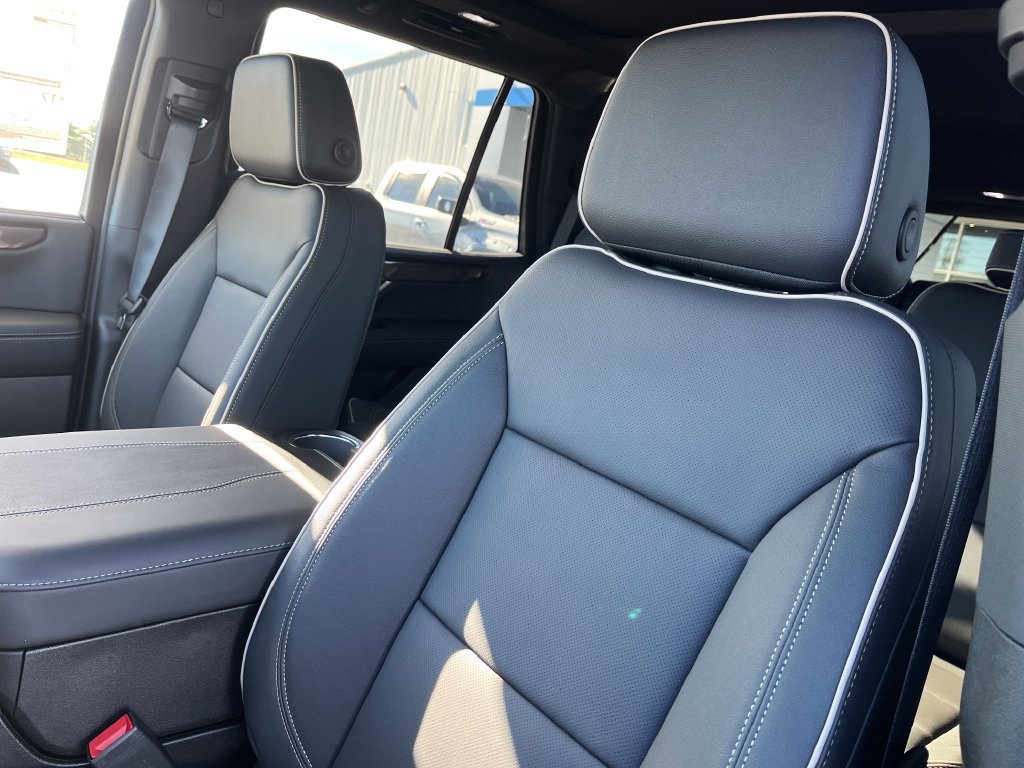 New 2027 Onyx Black GMC Elevation image 12