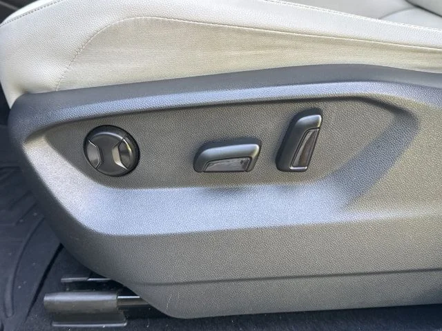 Used 2019 White Volkswagen 2.0T SE image 23