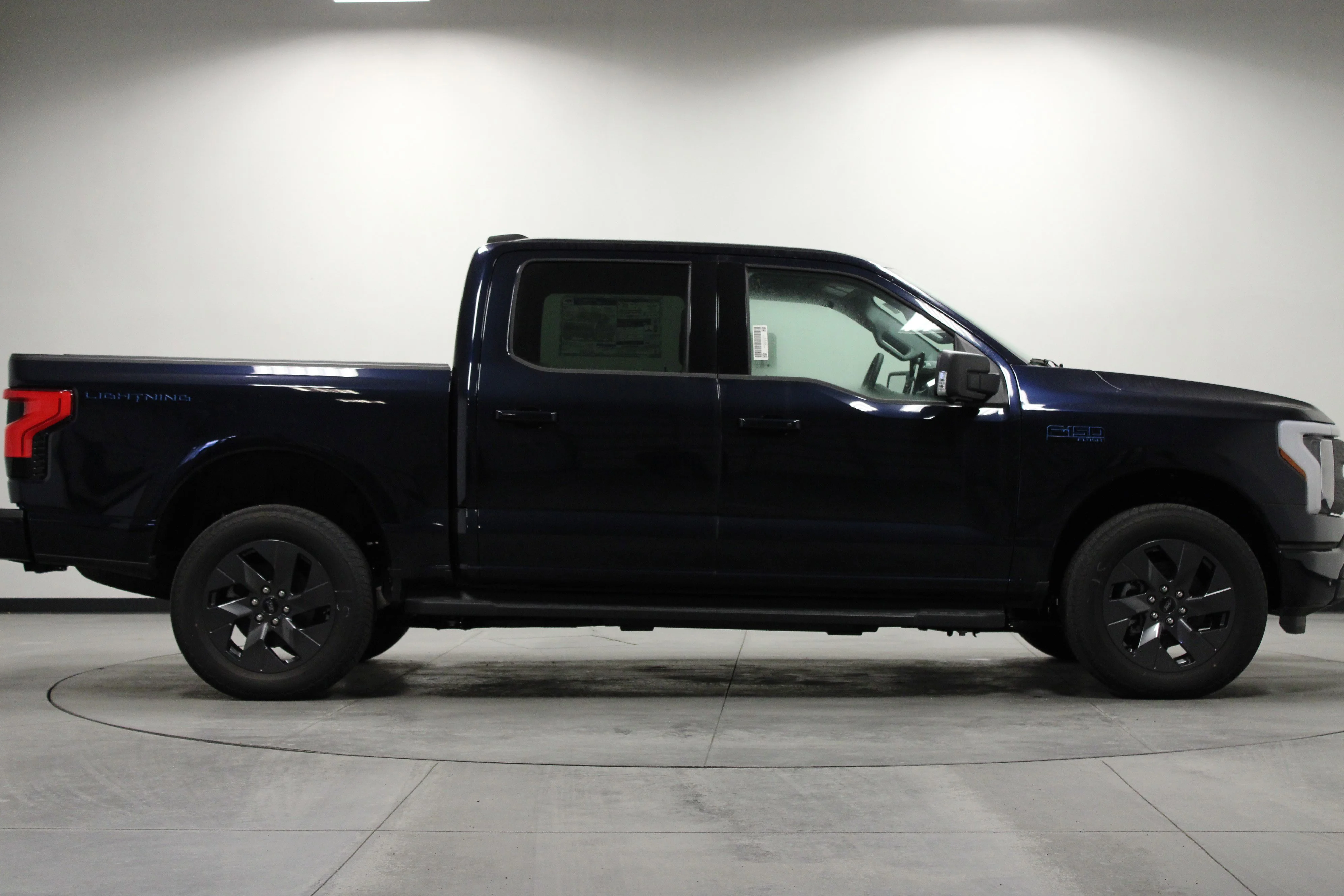 2025 Ford F-150 Lightning Flash - Photo 3