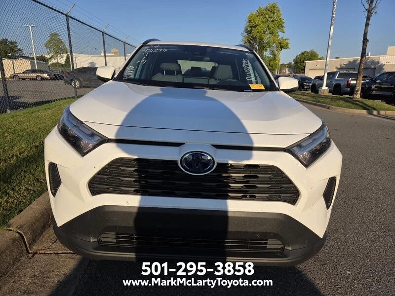 Used 2024 Ice TOYOTA XLE image 2