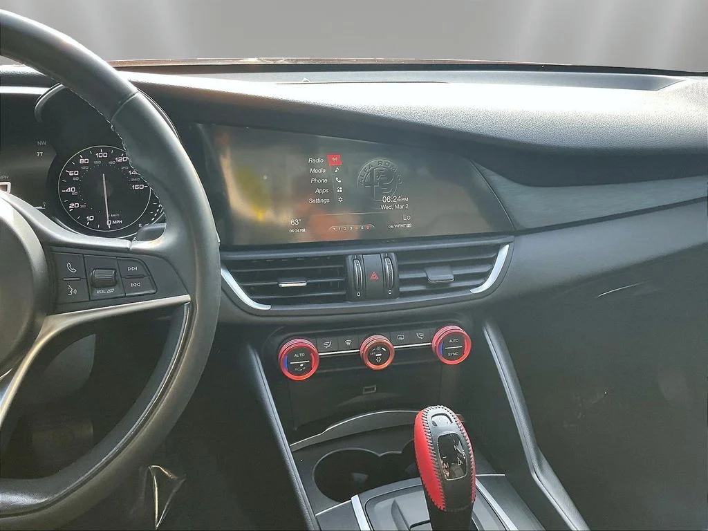 Used 2017 Rosso Alfa Alfa Romeo Base image 9