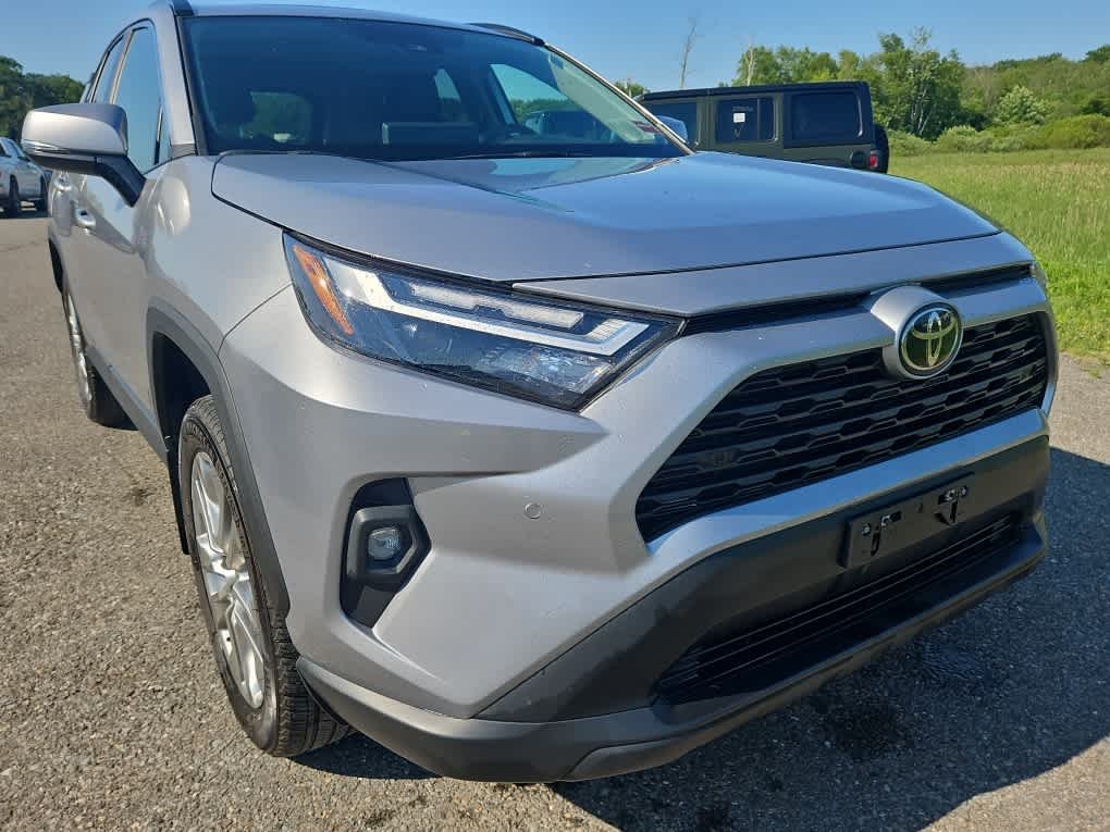 Used 2025 Silver Sky Metallic Toyota XLE Premium image 7