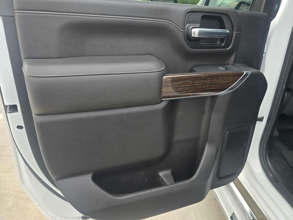 Used 2023 White GMC SLE image 14