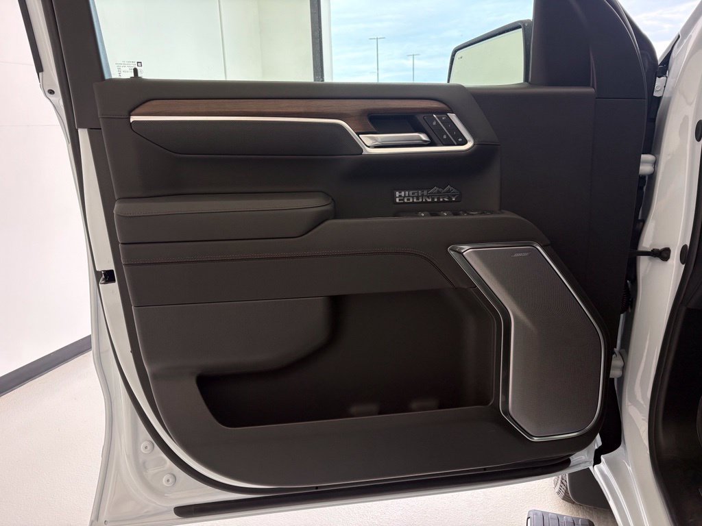 New 2026 Polar White Tricoat Chevrolet High Country image 28