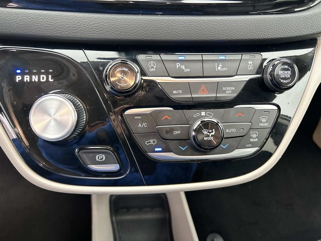 2024 Chrysler Pacifica Touring L - Photo 28