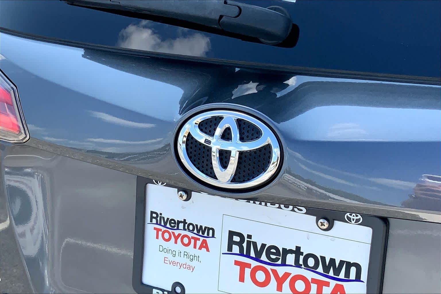 Used 2017 Magnetic Gray Metallic Toyota Platinum image 31