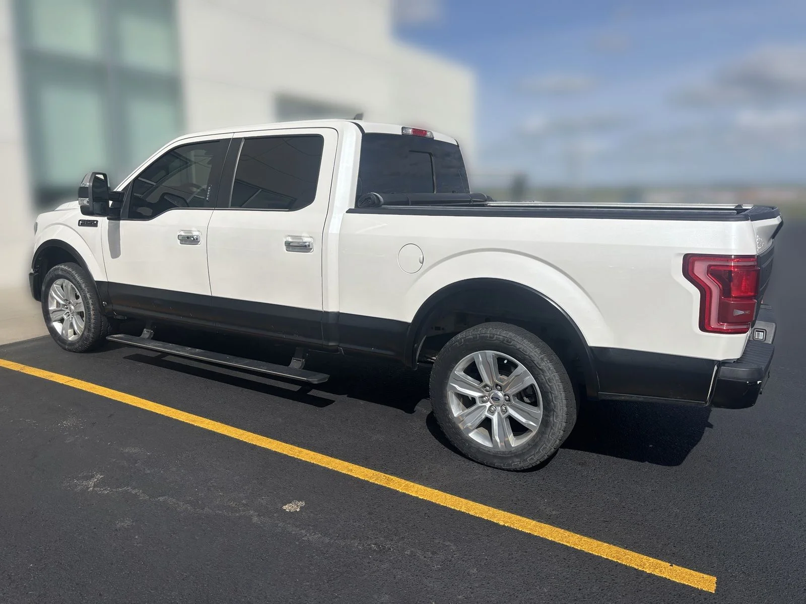 Used 2017 White Ford XL image 2
