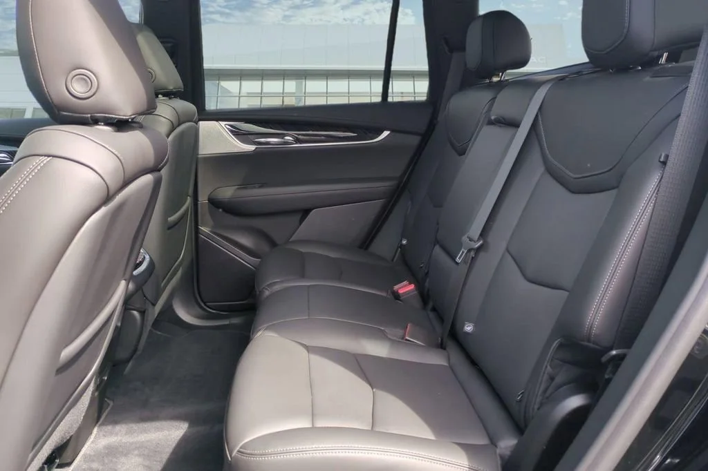 Used 2025 Stellar Black Metallic Cadillac Premium Luxury image 15