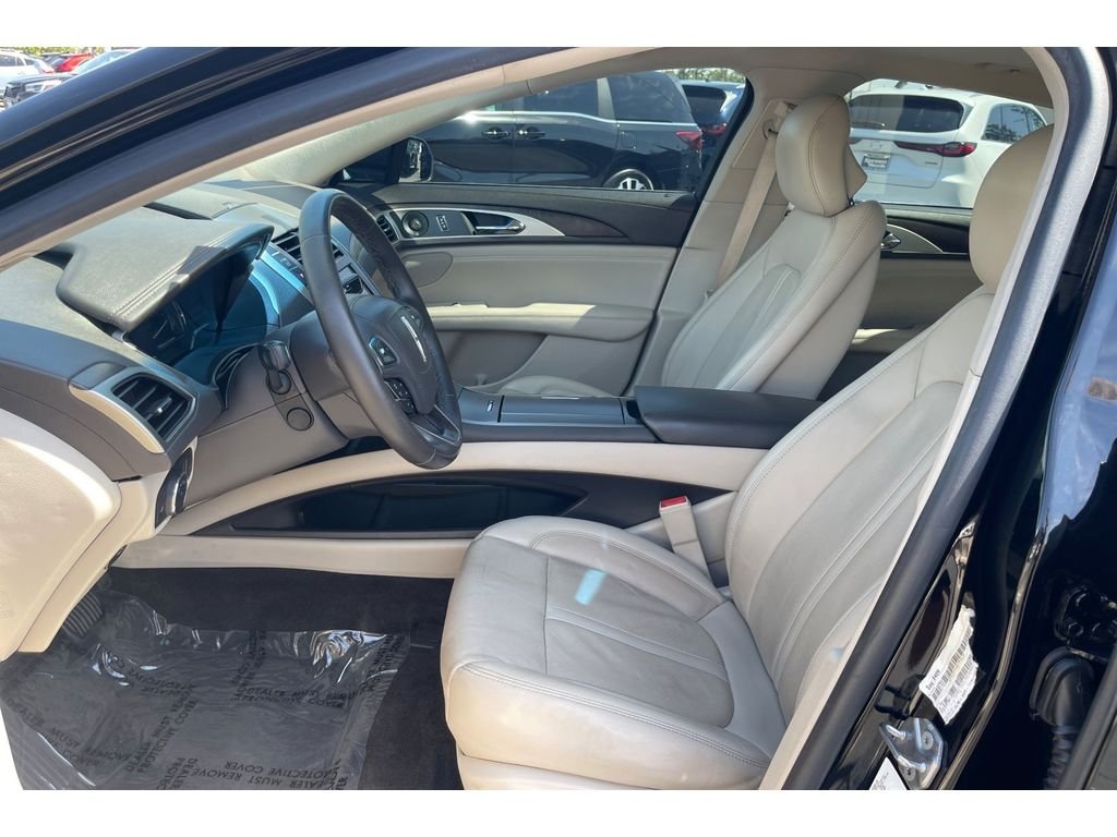 Used 2018 Black Velvet Lincoln Hybrid Reserve image 11