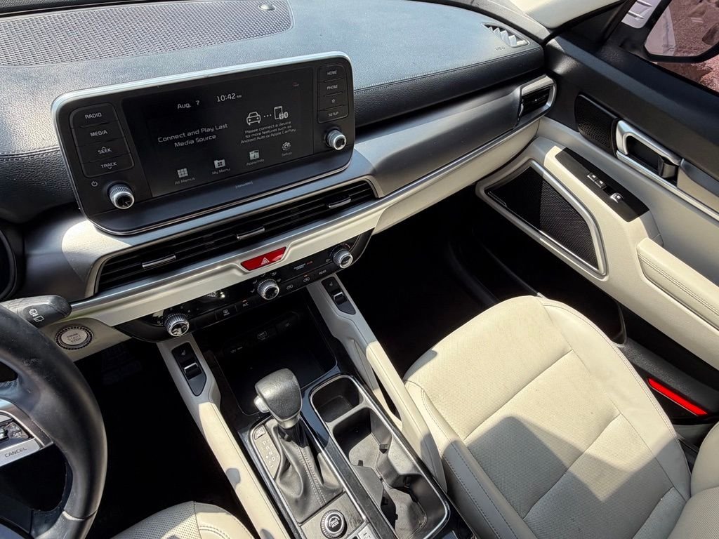 Used 2021 White Kia S image 18
