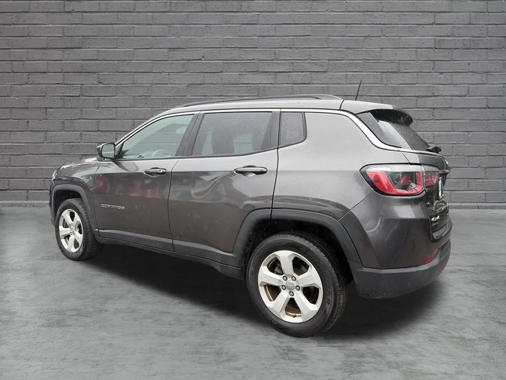 Used 2018 Crystal Metallic Jeep Latitude image 3