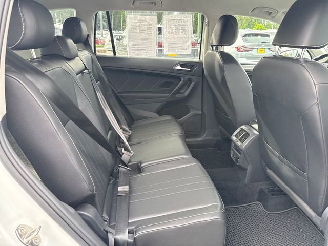 Used 2022 Pure White Volkswagen SE image 10