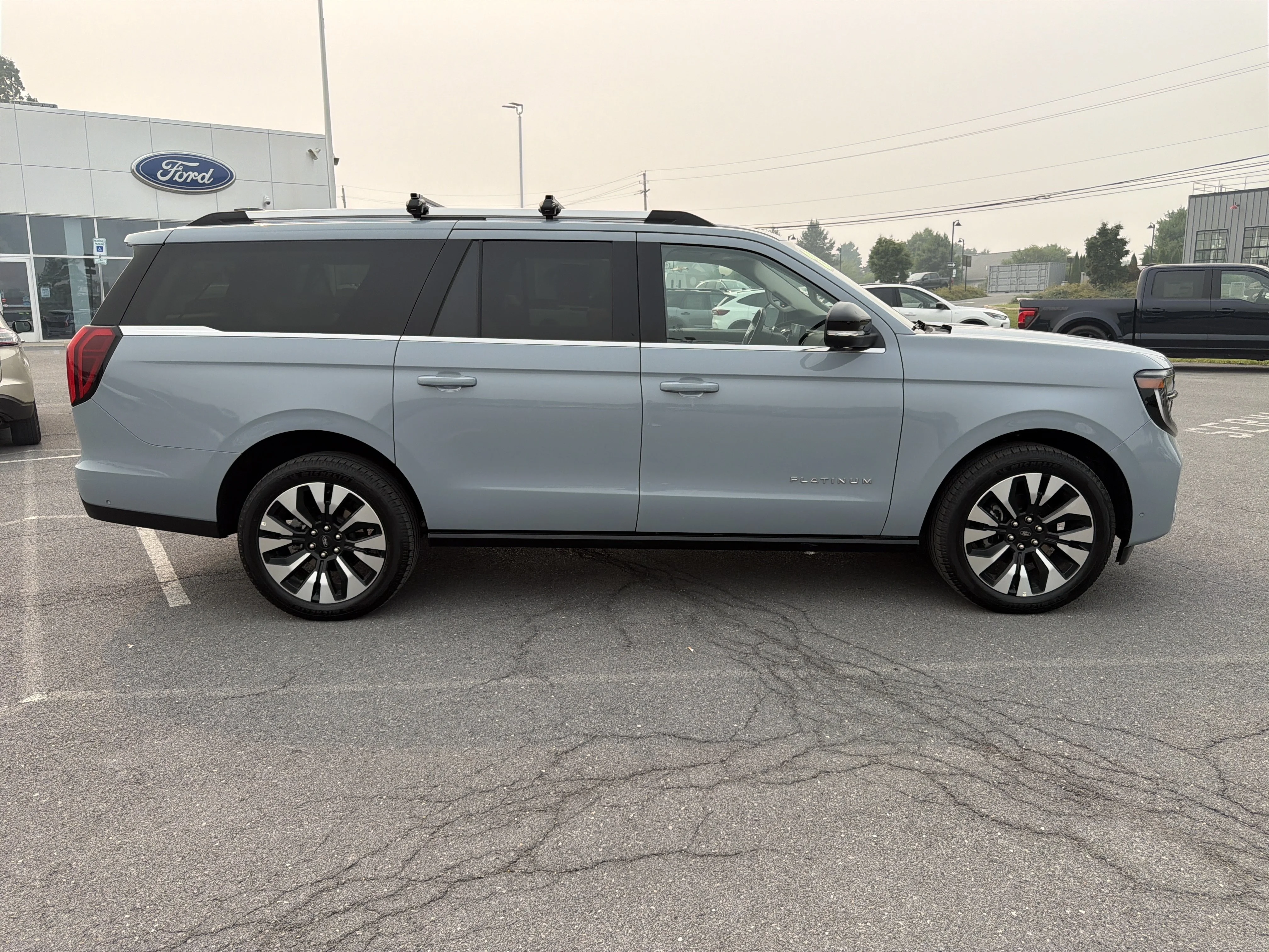 Used 2025 Glacier Gray Metallic TriCoat Ford Platinum image 2