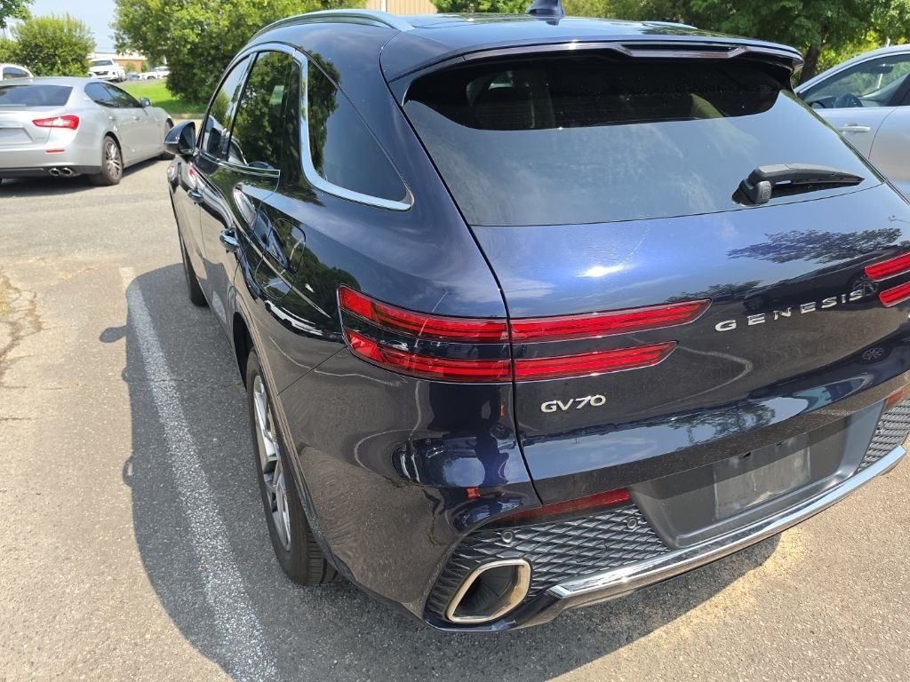 Used 2023 Capri Blue Genesis 2.5T image 4