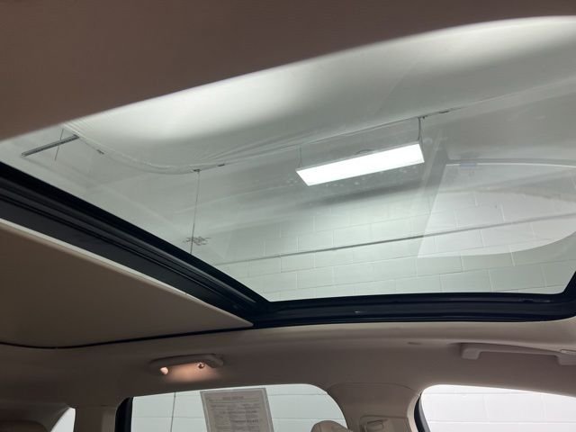 Certified Used 2023 Ceramic Pearl Metallic Tinted Clearcoat Lincoln Reserve image 28