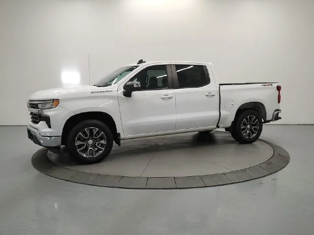 Used 2023 White Chevrolet LT image 5