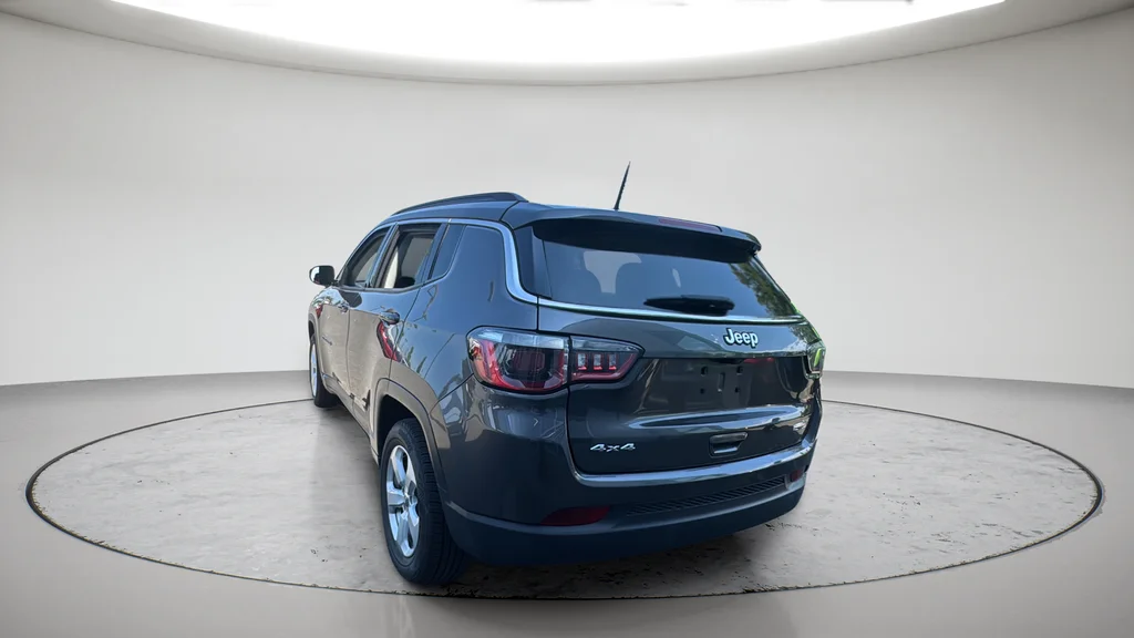 Used 2018 Gray Jeep Latitude image 6