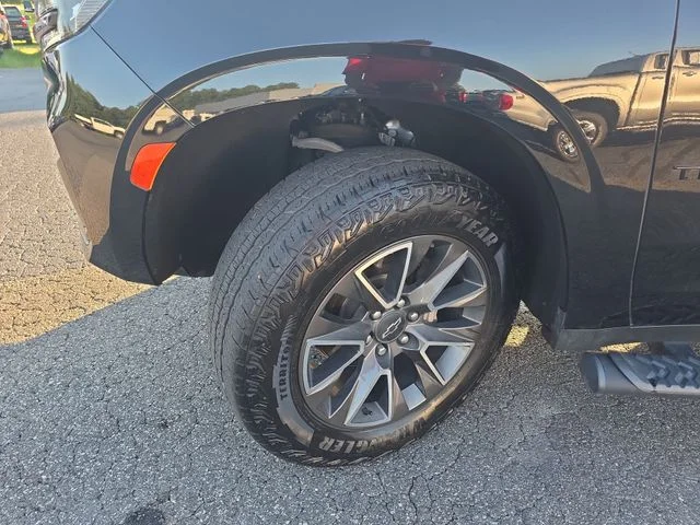 Used 2024 Black Chevrolet Z71 image 34