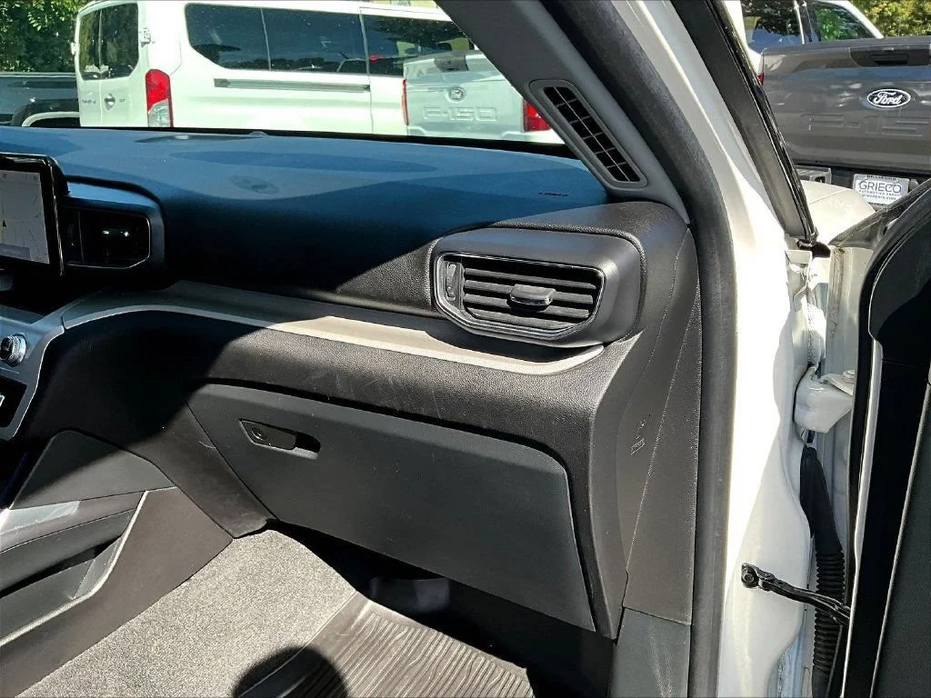 Used 2023 White Metallic Ford XLT image 29