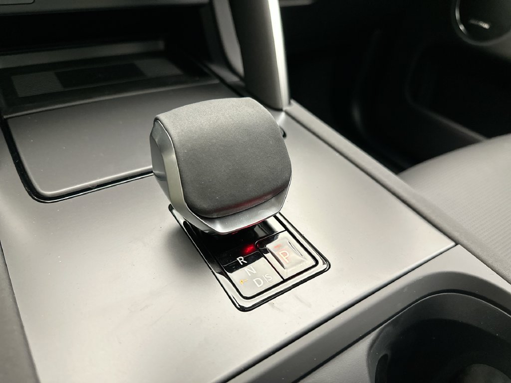 Used 2025 Hakuba Silver Metallic Land Rover S image 12