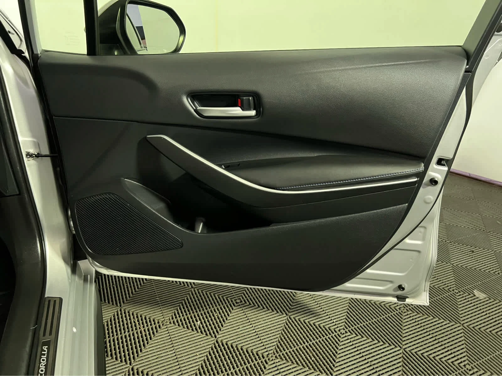 Used 2022 Classic Silver Metallic Toyota SE image 28
