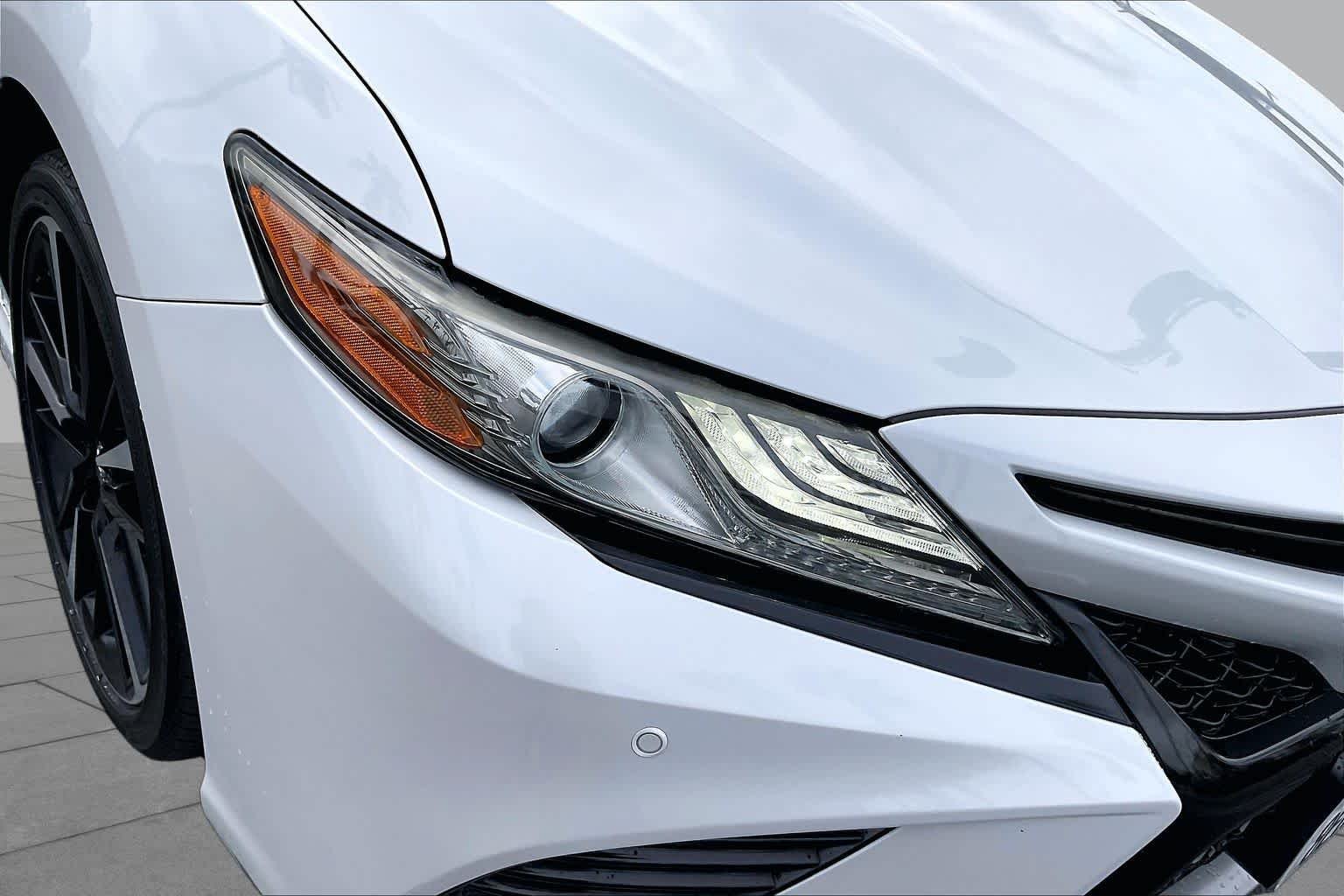 Used 2018 Midnight Black Metallic/Wind Chill Toyota XSE image 26