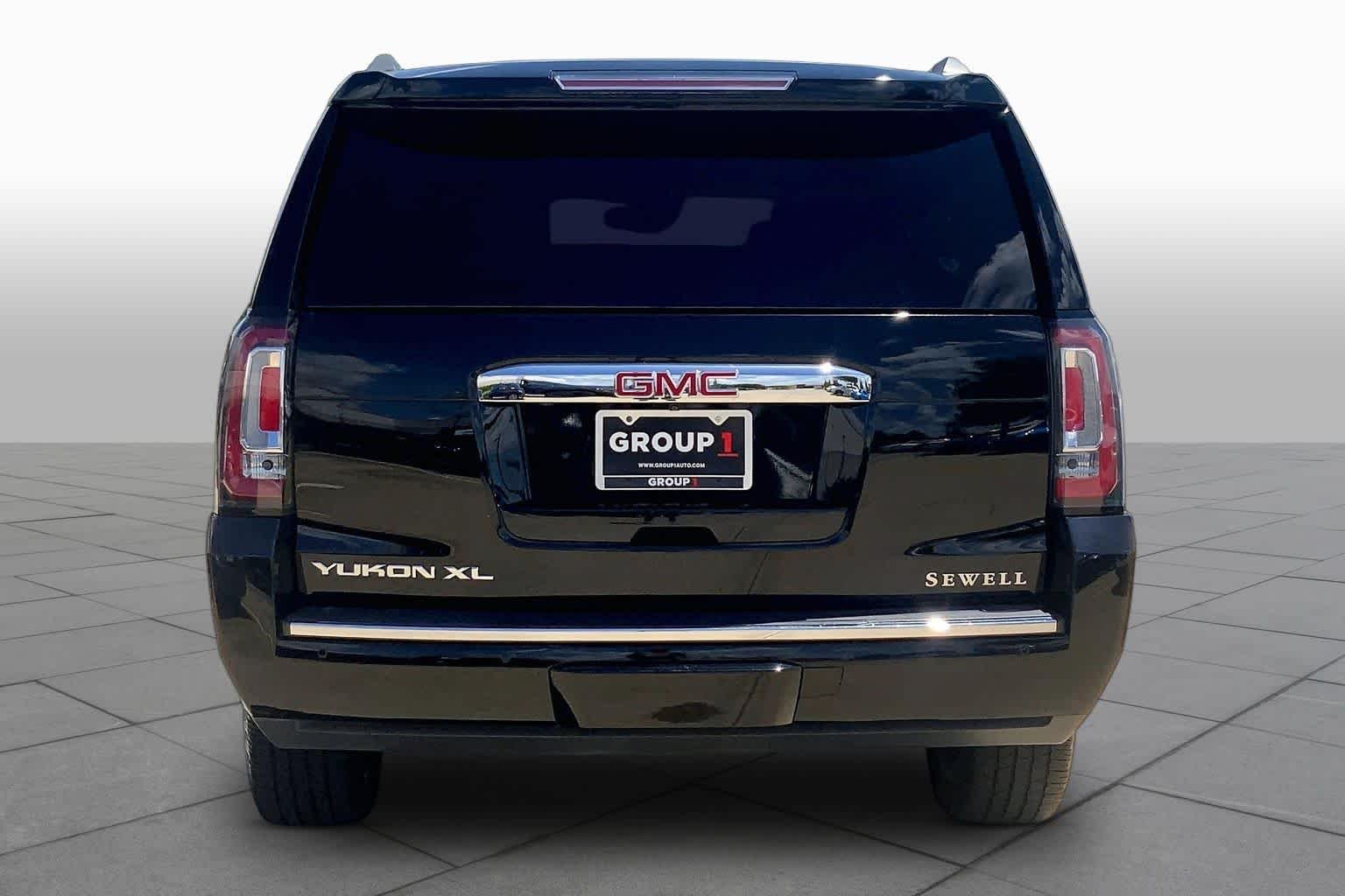 Used 2016 Onyx Black GMC Denali image 5
