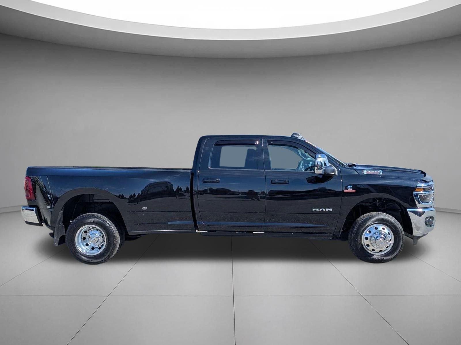 Used 2026 Diamond Black Crystal Pearlcoat Ram Laramie image 4