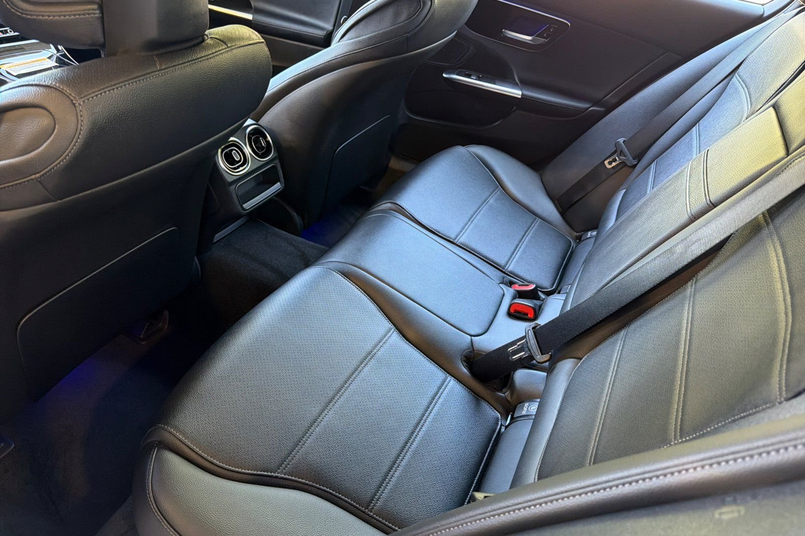 New 2026 MANUFAKTUR Alpine Grey Mercedes-Benz C 300 image 10