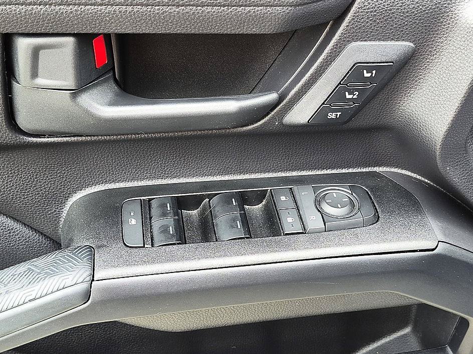 Used 2025 Cutting Edge Toyota SR5 image 13