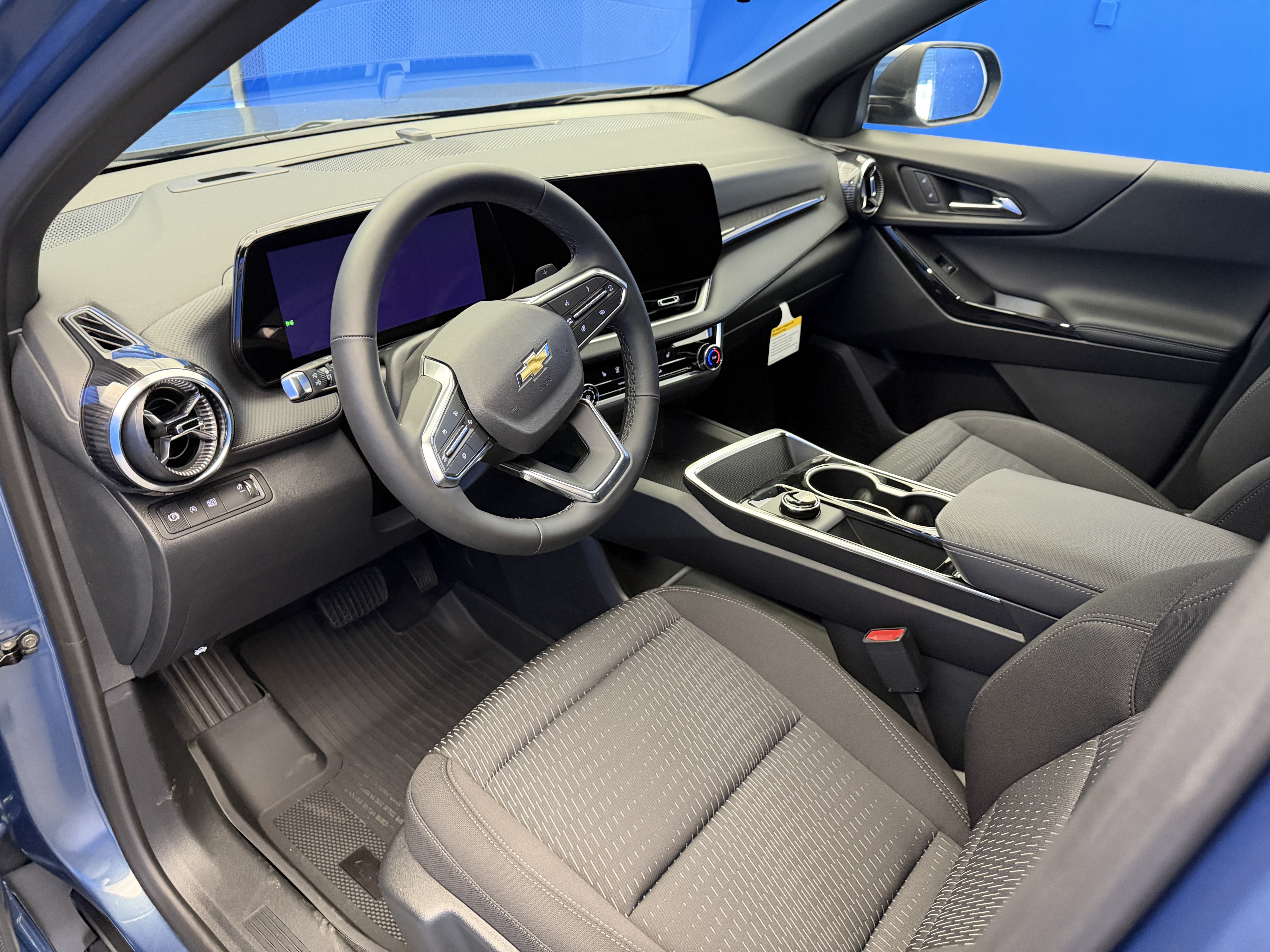 2027 Chevrolet Equinox LT - Photo 11