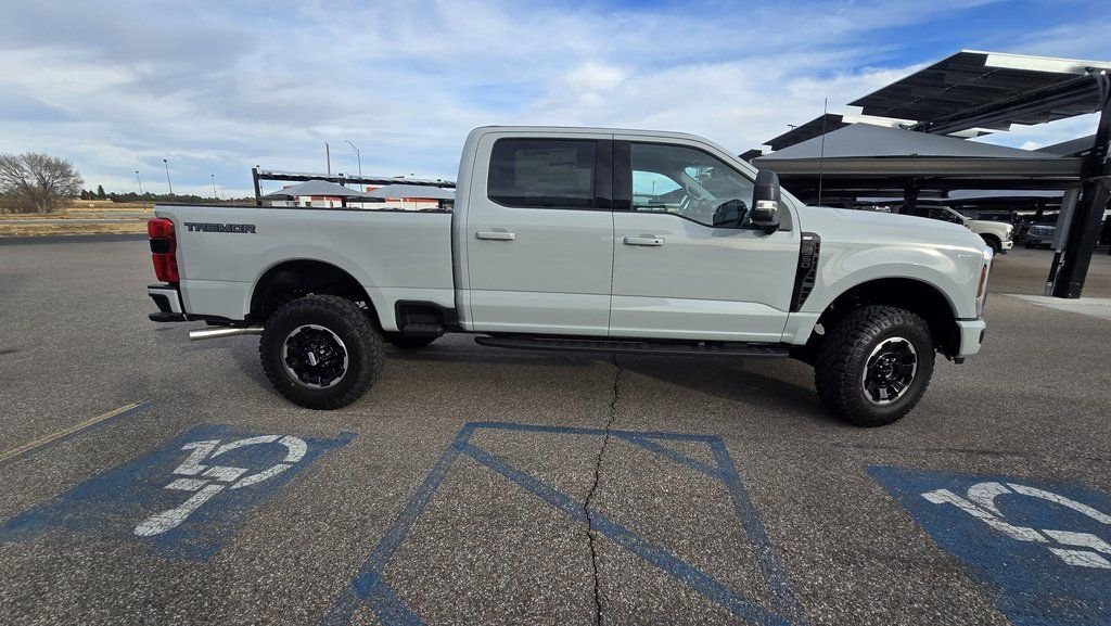 New 2026 Avalanche Ford F-350® XLT image 5