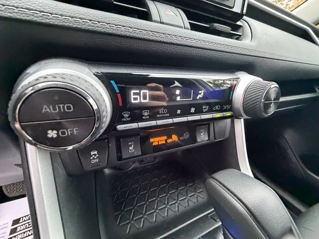 Used 2021  Toyota XLE image 21