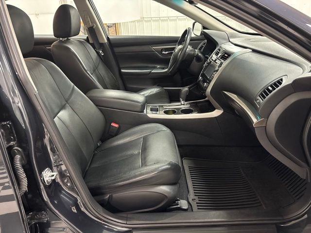 Used 2014 Blue Nissan 2.5 SL image 29