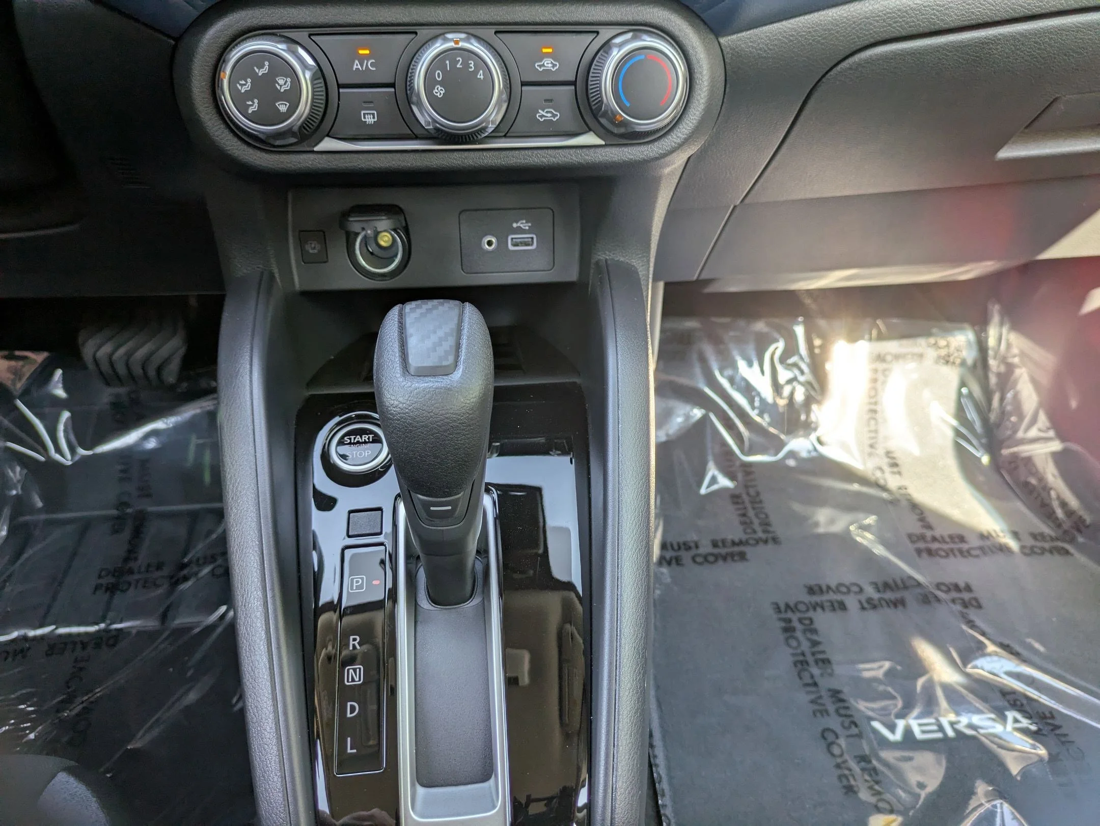 2025 Nissan Versa Sedan SV - Photo 13