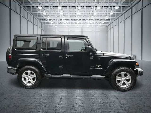 Used 2017 Black Jeep Unlimited Sahara image 7