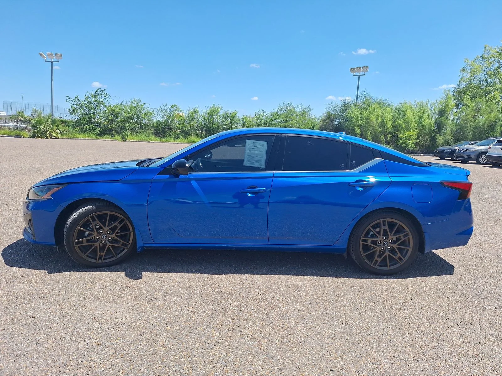 Used 2025 Blue Nissan 2.5 SR image 4