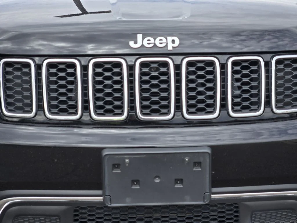 Used 2019 Diamond Black Jeep Limited image 9