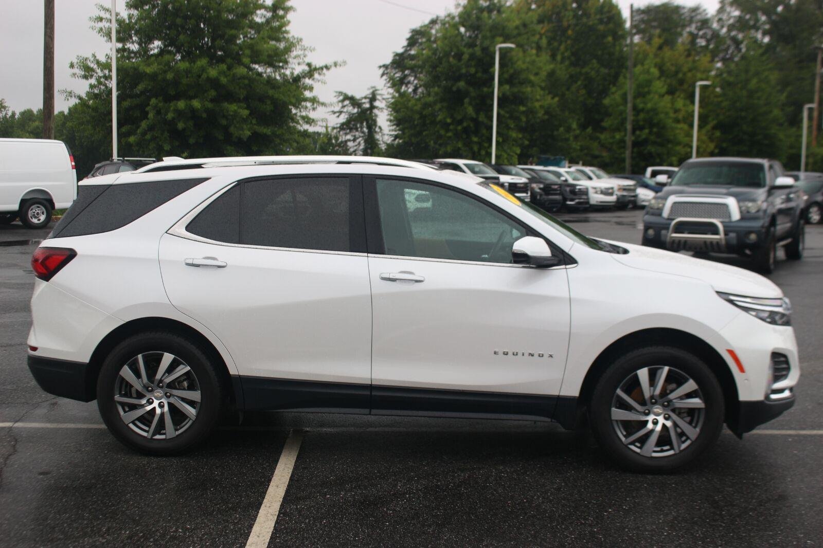 Used 2023 Iridescent Pearl Tricoat Chevrolet Premier image 8
