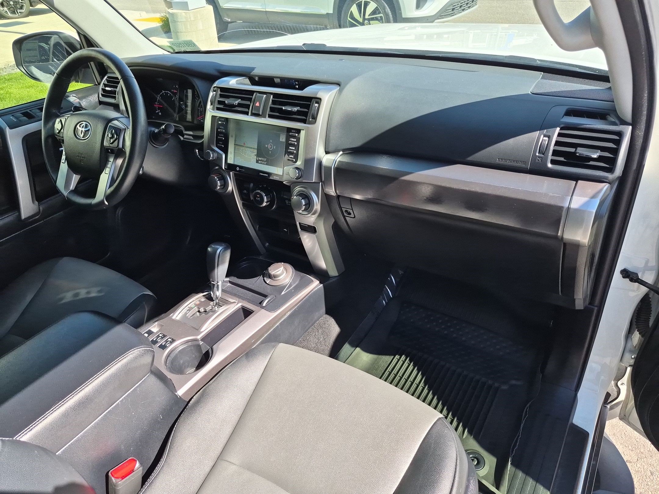 Used 2022 White Toyota SR5 Premium image 31