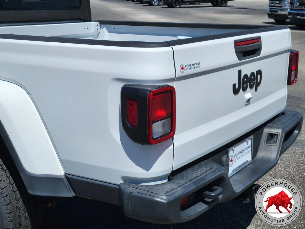 Used 2022 White Jeep Sport image 13
