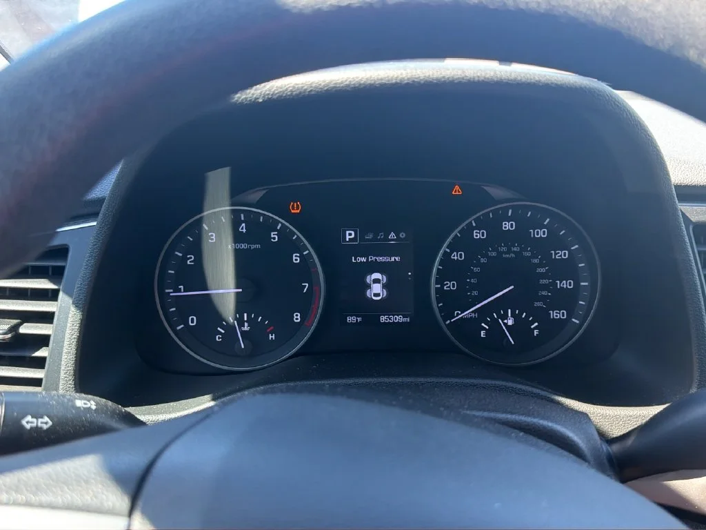 Used 2018 Silver Hyundai SEL image 11