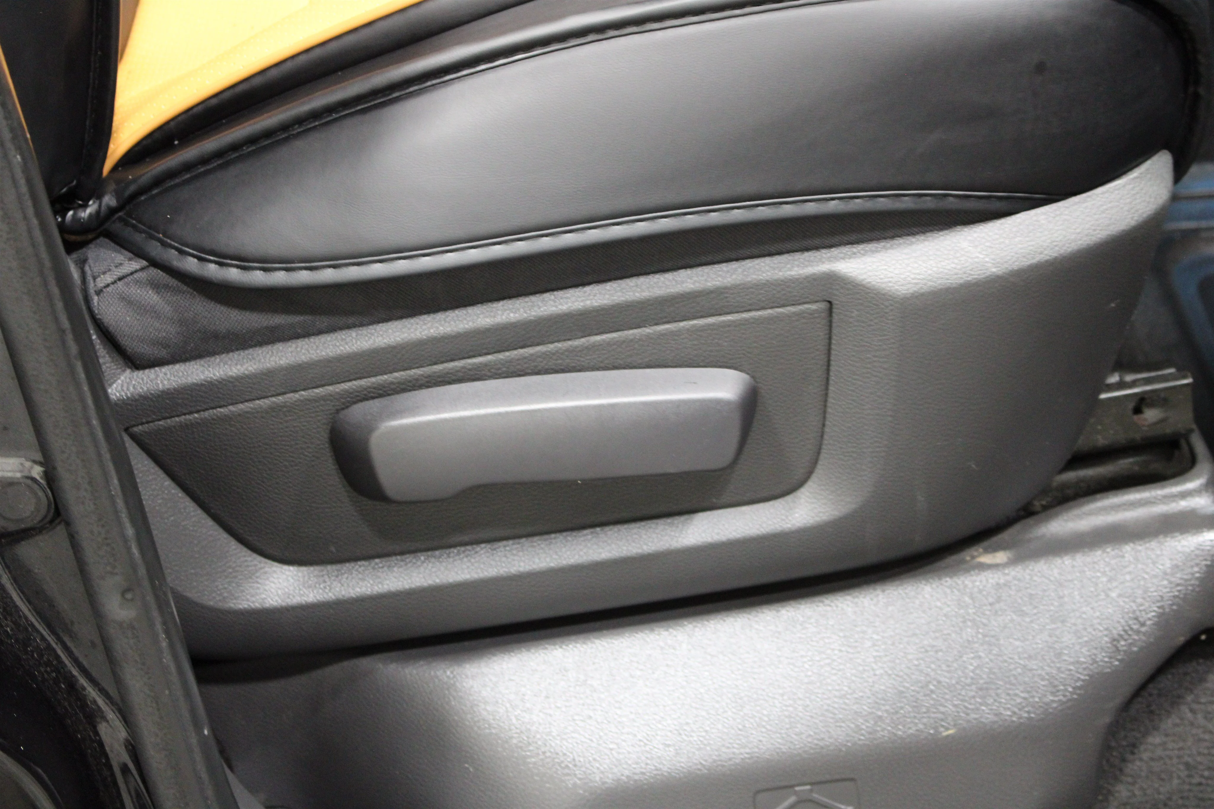2009 Dodge Ram 1500 Pickup ST - Photo 14