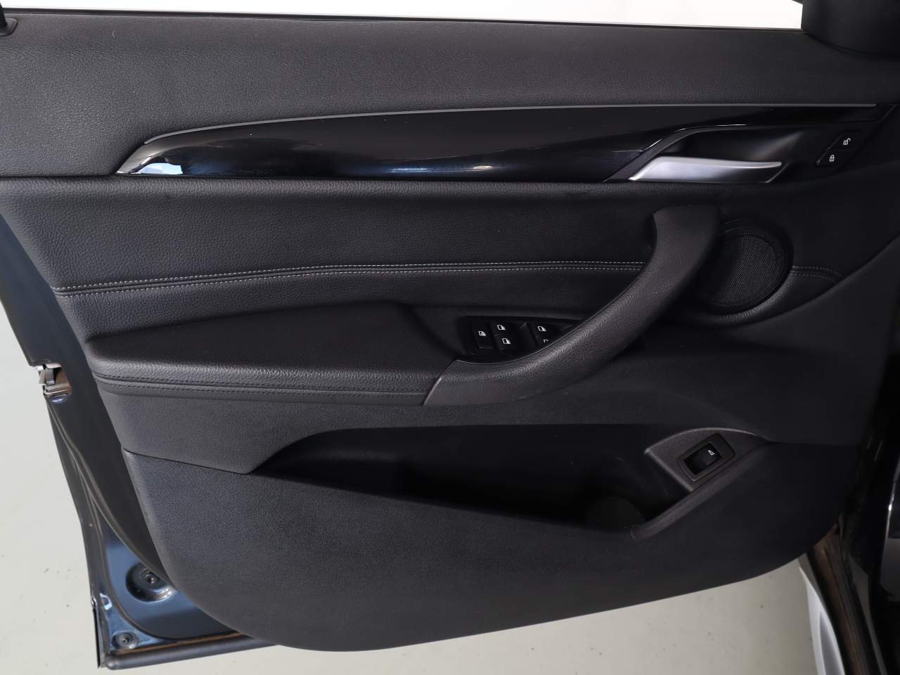 Used 2017 Jet Black BMW xDrive28i image 17