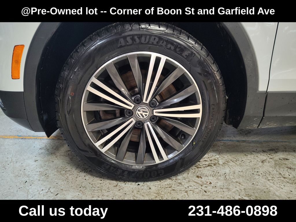 Used 2018  Volkswagen 2.0T SEL image 11