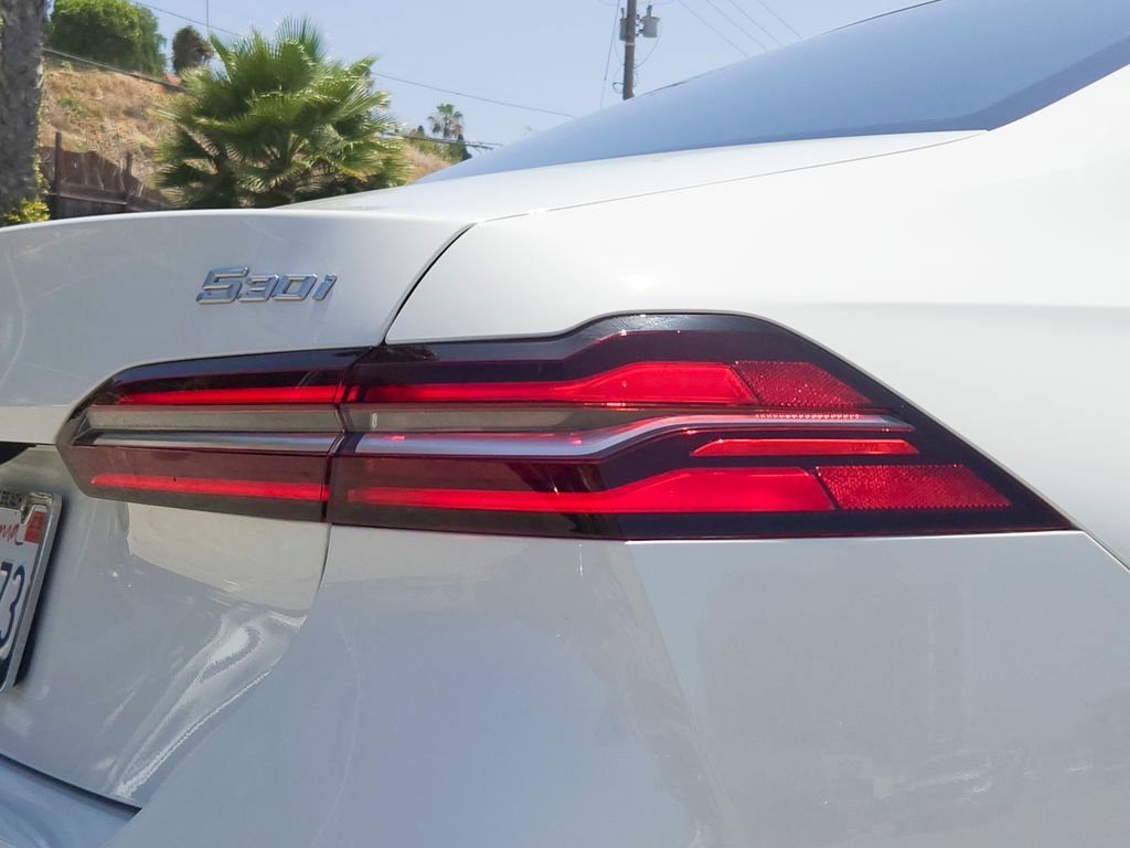 Used 2026 Alpine White BMW 530i image 5