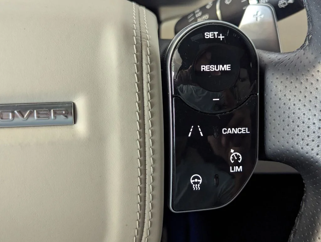 Used 2022 Black Land Rover HSE Silver Edition image 39
