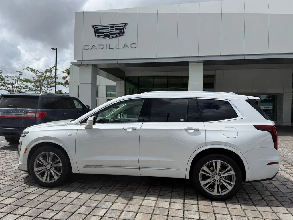 2023 Cadillac XT6 Premium Luxury Auto's photo