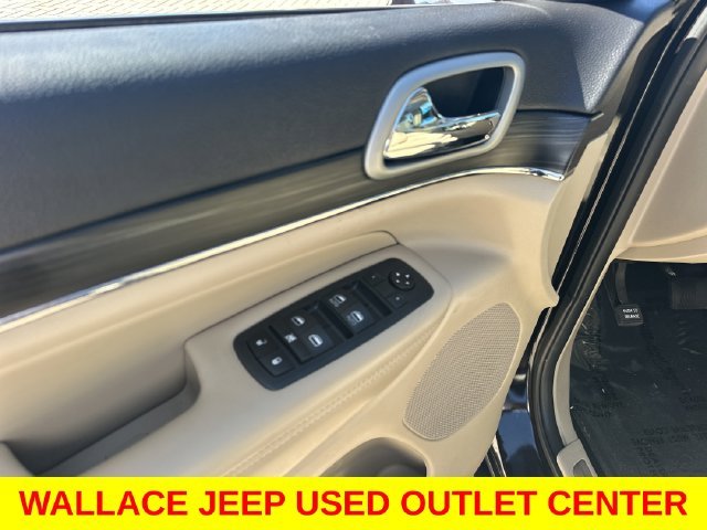 Used 2020  Jeep Limited image 16