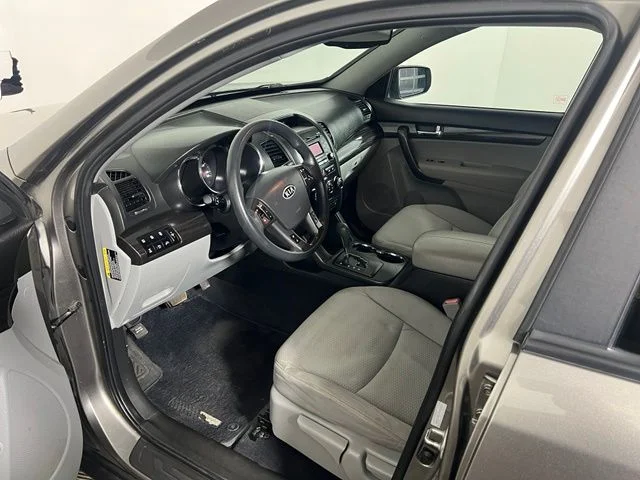 Used 2011 Silver Kia LX image 32